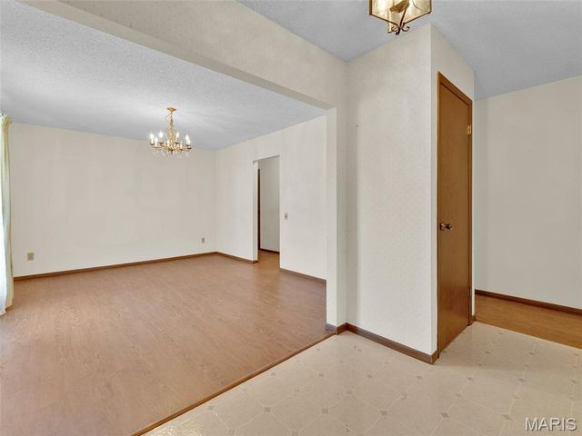 3566 Crowndun Drive, St Louis, MO 63129