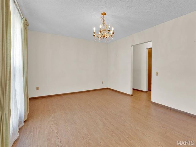 3566 Crowndun Drive, St Louis, MO 63129