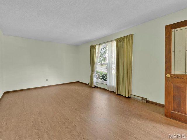 3566 Crowndun Drive, St Louis, MO 63129