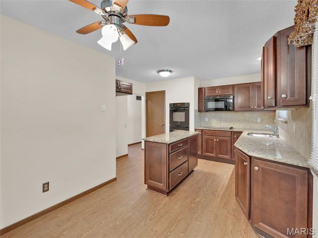 3566 Crowndun Drive, St Louis, MO 63129