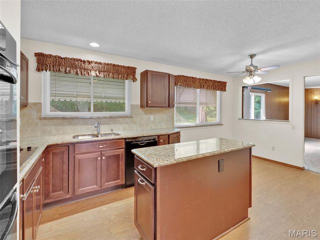 3566 Crowndun Drive, St Louis, MO 63129