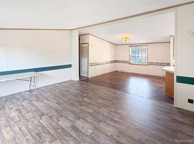 8489 Barkwood Circle, Fenton, MI 48430