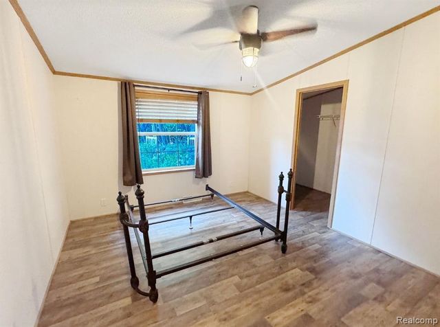 8489 Barkwood Circle, Fenton, MI 48430