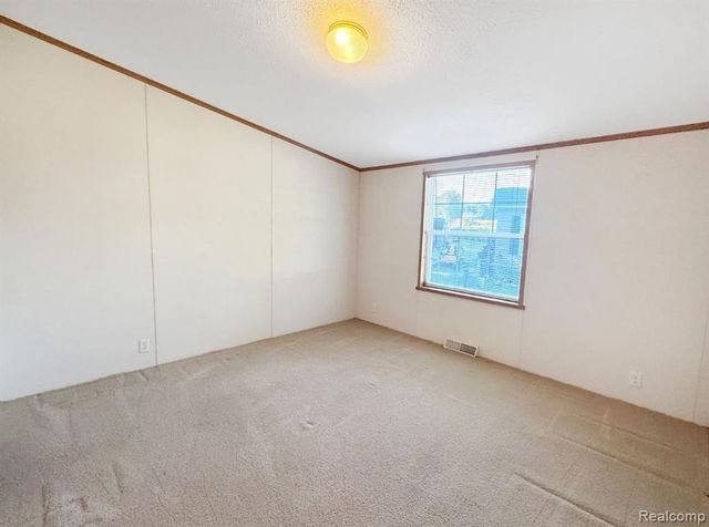 8489 Barkwood Circle, Fenton, MI 48430