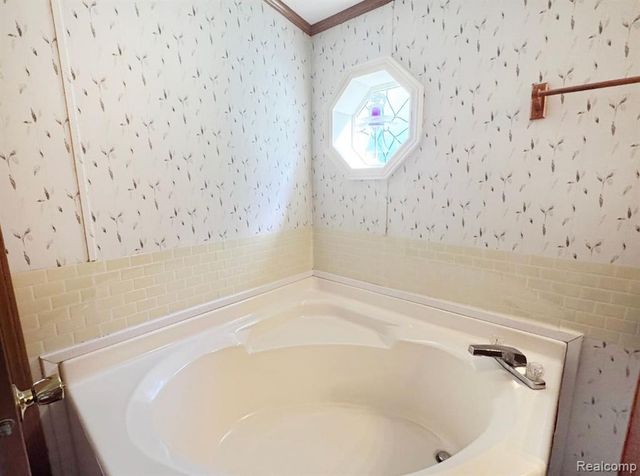 8489 Barkwood Circle, Fenton, MI 48430