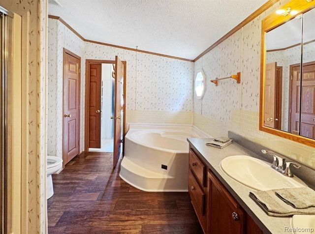 8489 Barkwood Circle, Fenton, MI 48430