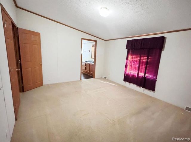 8489 Barkwood Circle, Fenton, MI 48430