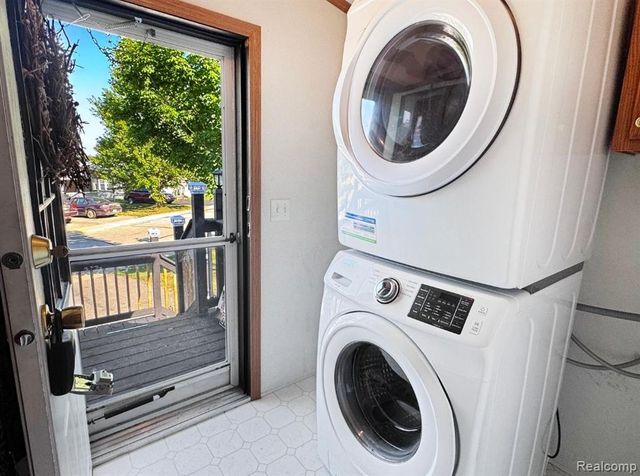 8489 Barkwood Circle, Fenton, MI 48430