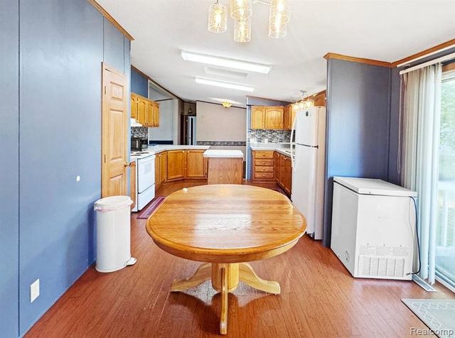 8489 Barkwood Circle, Fenton, MI 48430