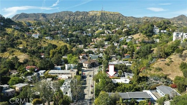 2620 N Beachwood, Los Angeles, CA 90068