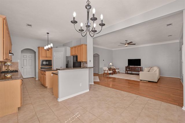 2835 Fairway Drive, Friendswood, TX 77546