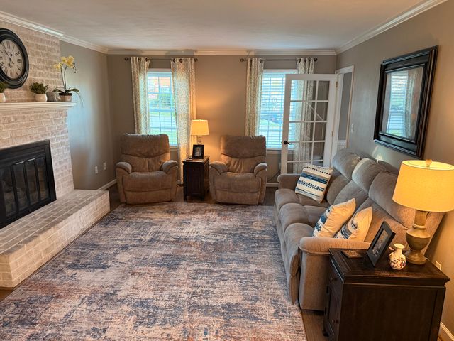 704 Joan CIR, Salem, VA 24153
