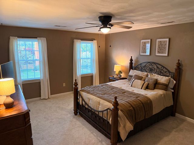 704 Joan CIR, Salem, VA 24153