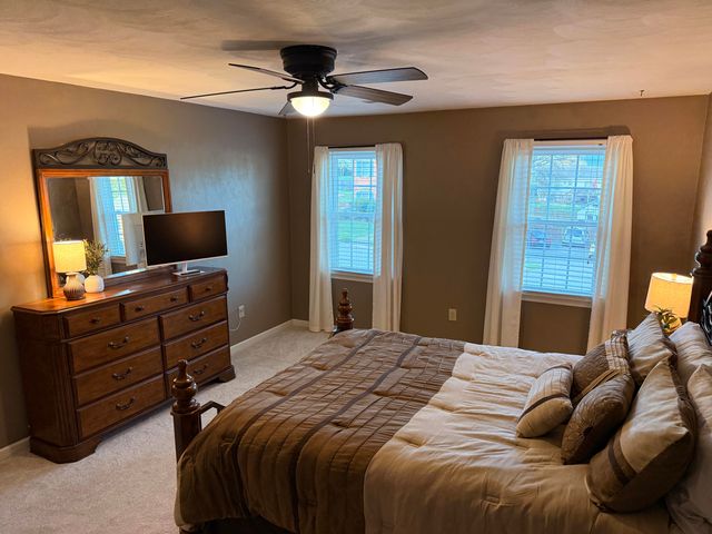 704 Joan CIR, Salem, VA 24153