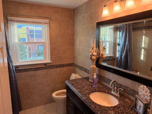704 Joan CIR, Salem, VA 24153