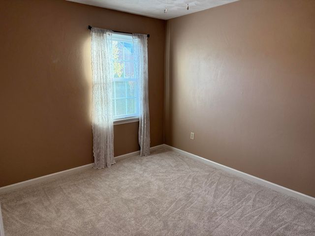 704 Joan CIR, Salem, VA 24153