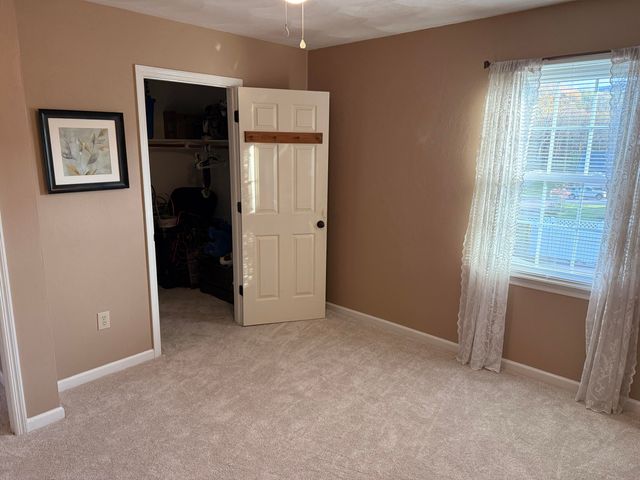 704 Joan CIR, Salem, VA 24153