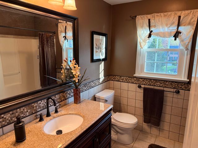 704 Joan CIR, Salem, VA 24153