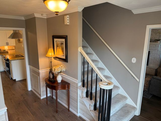 704 Joan CIR, Salem, VA 24153