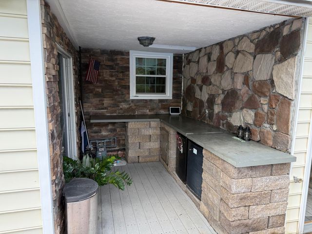 704 Joan CIR, Salem, VA 24153