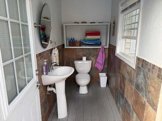 704 Joan CIR, Salem, VA 24153