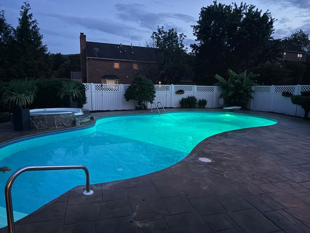 704 Joan CIR, Salem, VA 24153