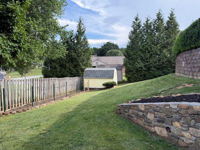 704 Joan CIR, Salem, VA 24153