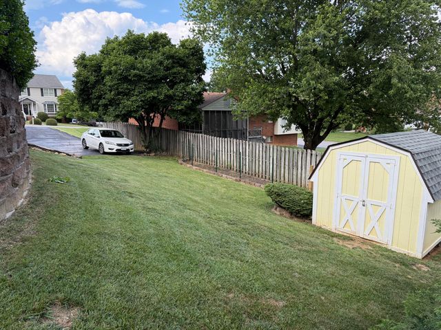 704 Joan CIR, Salem, VA 24153