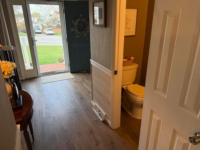 704 Joan CIR, Salem, VA 24153