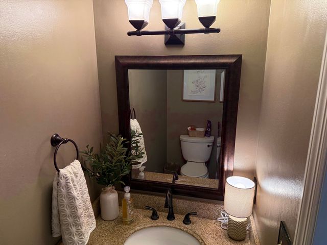 704 Joan CIR, Salem, VA 24153