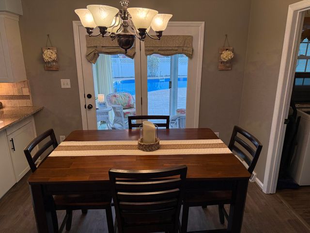 704 Joan CIR, Salem, VA 24153