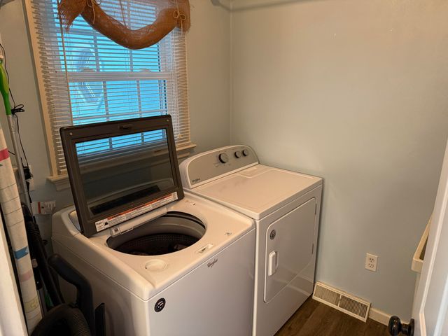 704 Joan CIR, Salem, VA 24153
