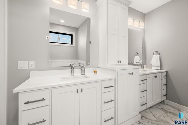 431 Brody Ct Court, Harrisburg, SD 57032