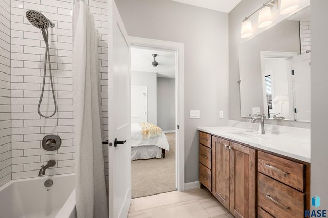 431 Brody Ct Court, Harrisburg, SD 57032