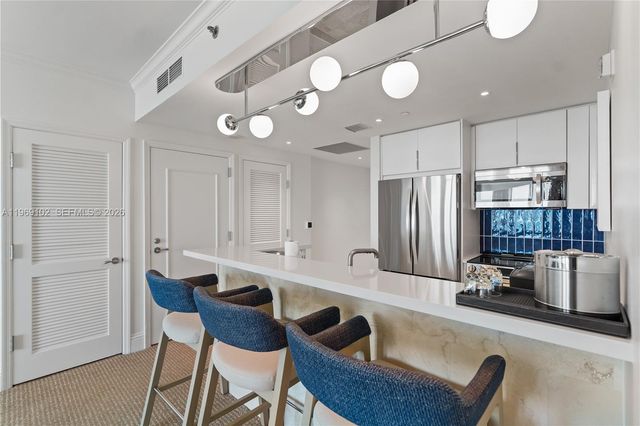 4401 Collins Ave 1706, Miami Beach, FL 33140