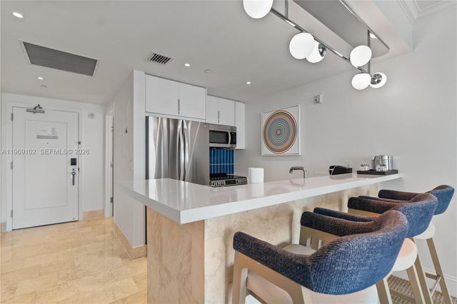 4401 Collins Ave 1706, Miami Beach, FL 33140