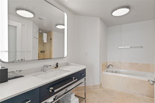 4401 Collins Ave 1706, Miami Beach, FL 33140