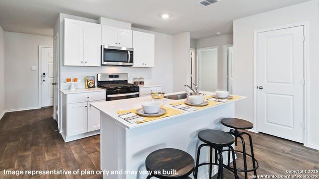 5725 Bailey Downs, San Antonio, TX 78245