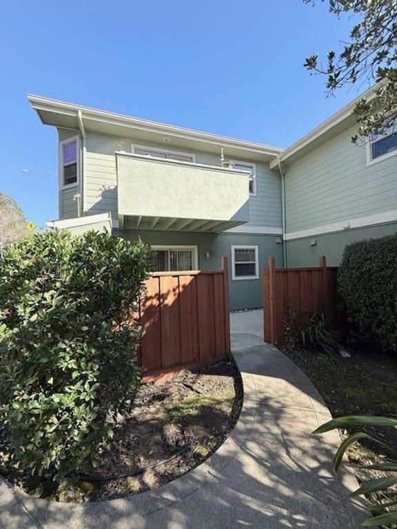 Image 5 of property listing at 2979 Mar Vista Drive 102, Aptos, CA 95003