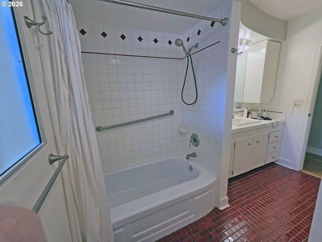 842 Ne 113TH Ave, Portland, OR 97220