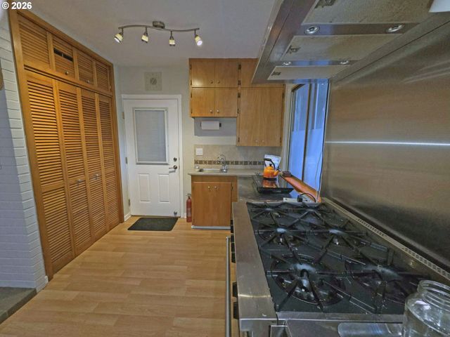 842 Ne 113TH Ave, Portland, OR 97220