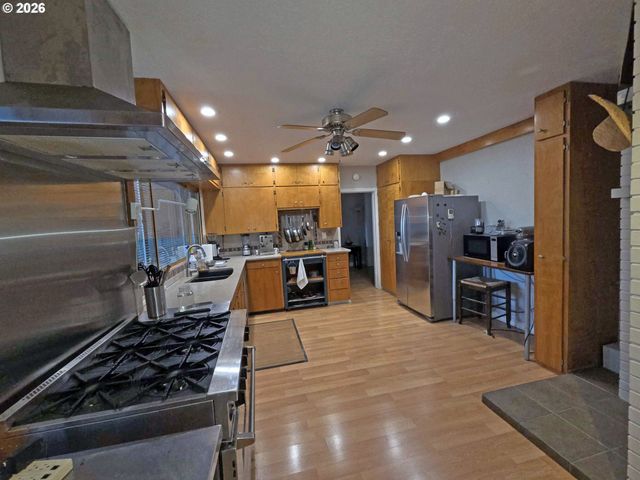842 Ne 113TH Ave, Portland, OR 97220