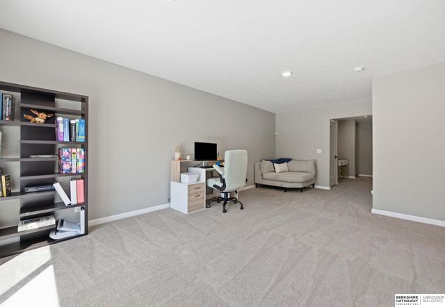 9520 S 181st Street, Gretna, NE 68136