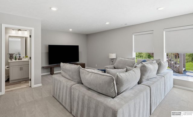 9520 S 181st Street, Gretna, NE 68136