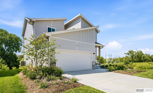 9520 S 181st Street, Gretna, NE 68136