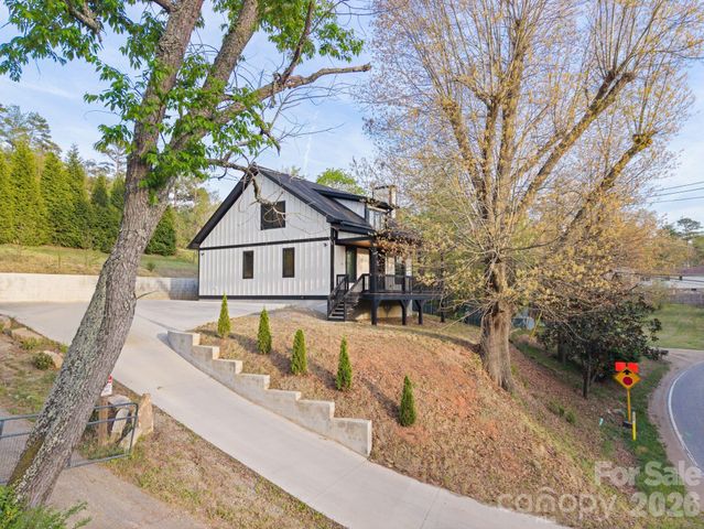 213 New Stock Road, Asheville, NC 28804