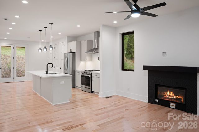 213 New Stock Road, Asheville, NC 28804