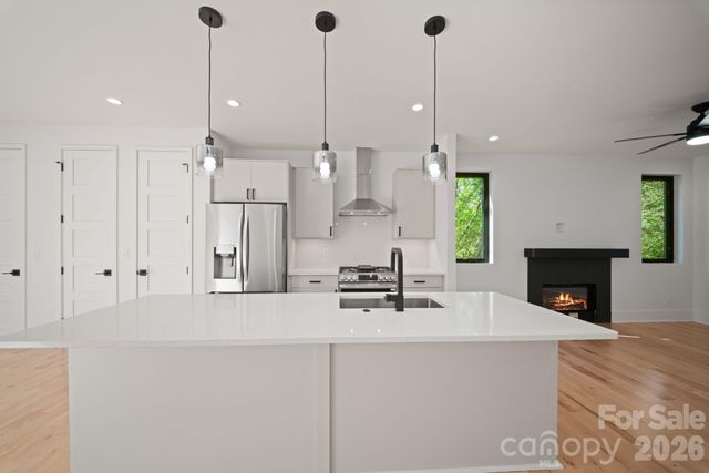213 New Stock Road, Asheville, NC 28804