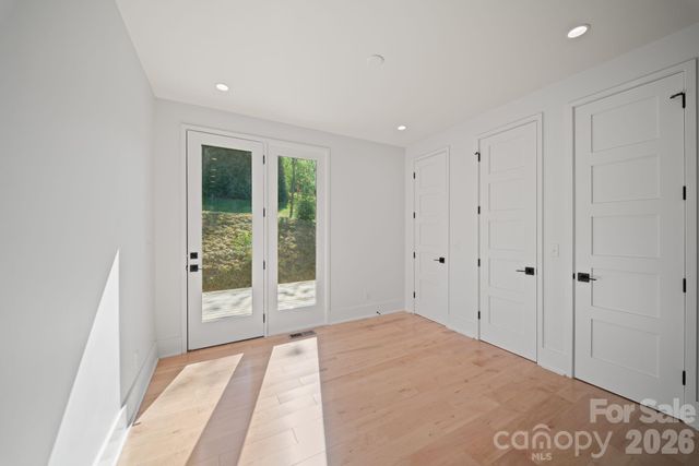 213 New Stock Road, Asheville, NC 28804