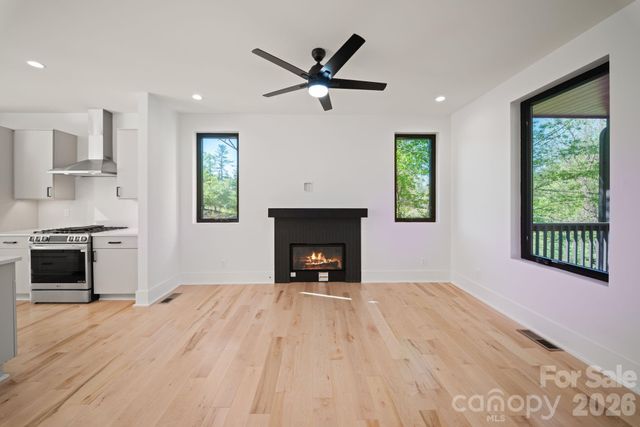 213 New Stock Road, Asheville, NC 28804